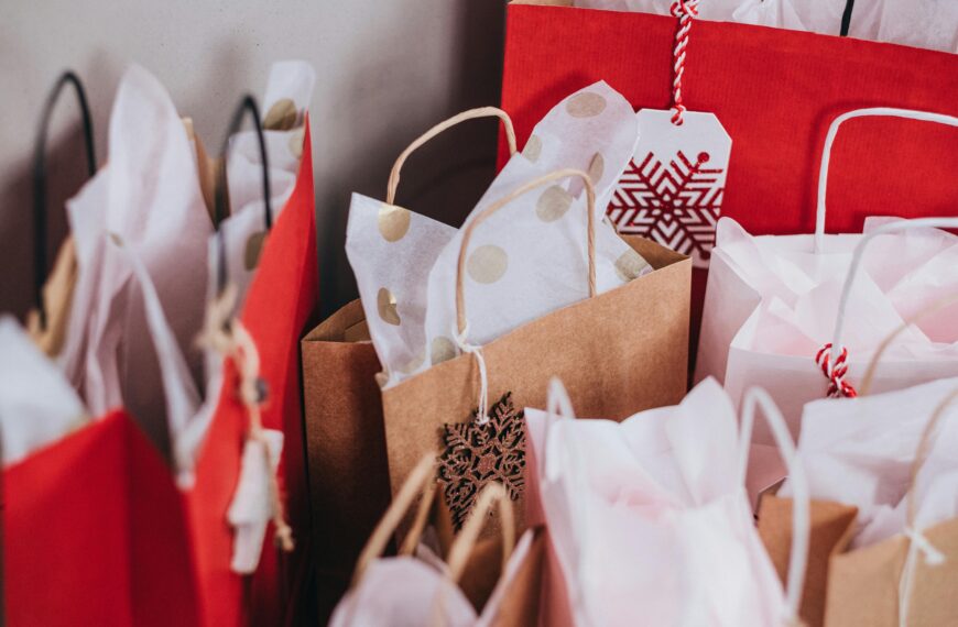 Retail to D2C flywheel for community-led holiday marketing